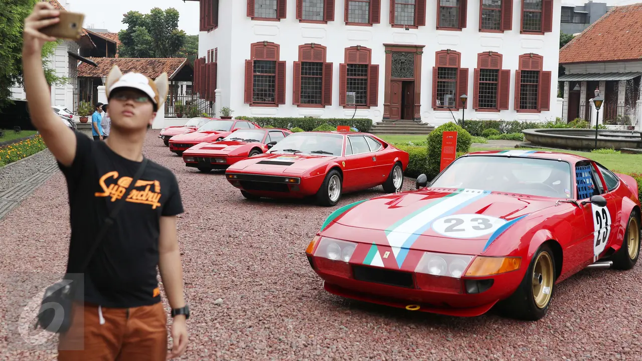 10 Mobil Ferrari Klasik Dipajang di Gedung Arsip Nasional