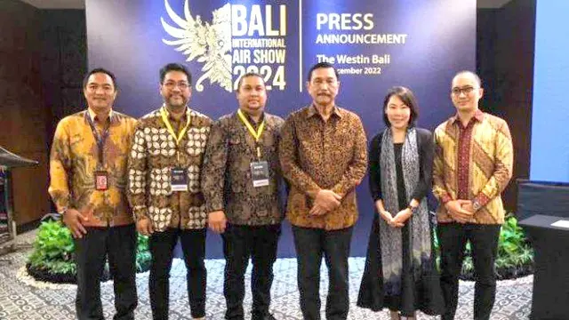 Muhamad Catur Gunadi bersama Menko Kemaritiman dan Investasi Luhut Binsar Pandjaitan.