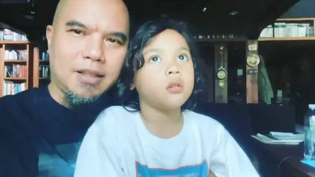 [Fimela] Penuh Kehangatan, Ini 6 Potret Kedekatan Ahmad Dhani dan Muhammad Ali