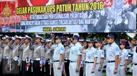 Anggota Korlantas Polri mengikuti apel gelar Pasukan Patuh Jaya 2016 di lapangan Korlantas Polri, Jakarta, Senin (16/5). Apel gelar pasukan ini dipimpin Wakakorlantas, Brigjen Pol Indrajit. (Liputan6.com/Gempur M Surya)