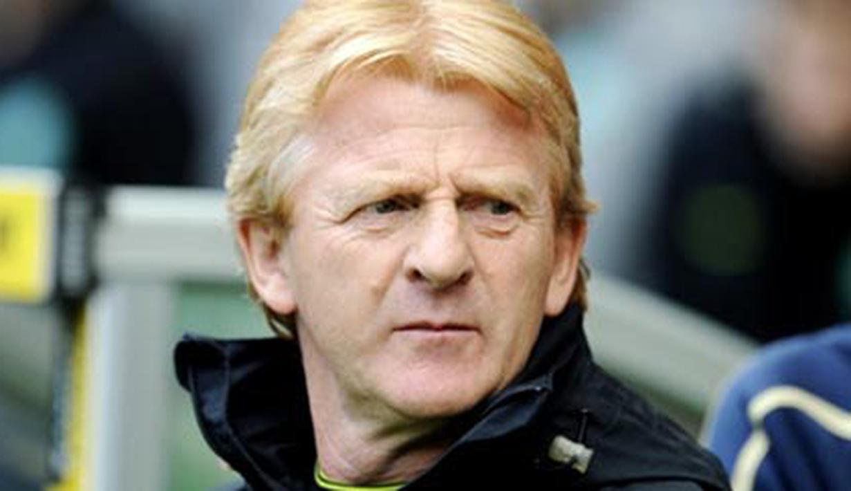 Celtic manager Gordon Strachan looks on before their Scottish Premier League match against Hearts at Celtic Park in Glasgow, on May 24.
AFP PHOTO/Paul ELLIS