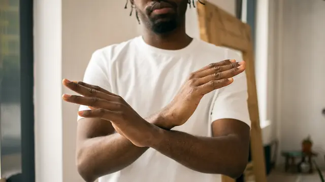 Contoh ilustrasi pria yang menolak berkomitmen