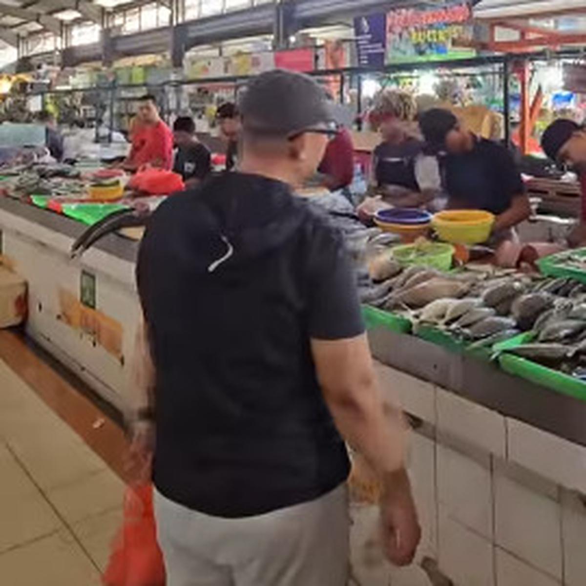 Dahnil Anzar SImanjuntak Belanja di Pasar
