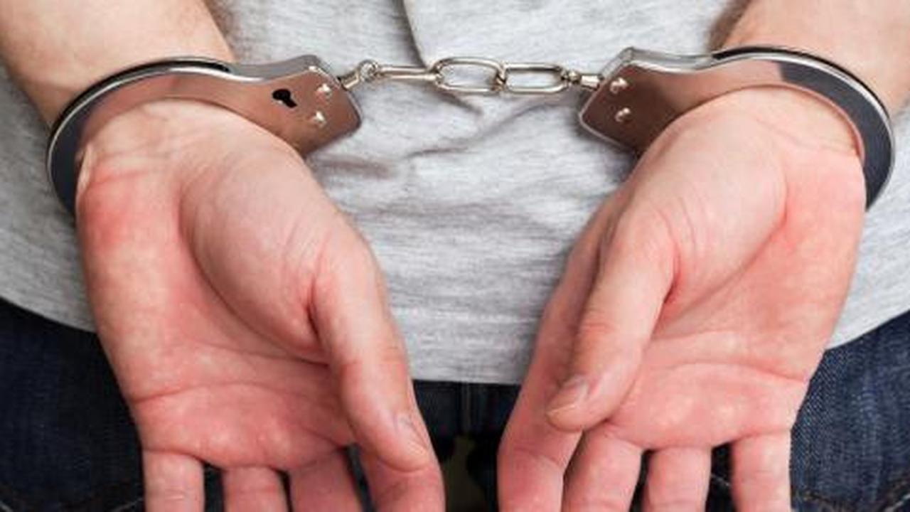 Mengaku jadi pejabat Polda, dua warga Surabaya ditangkap 