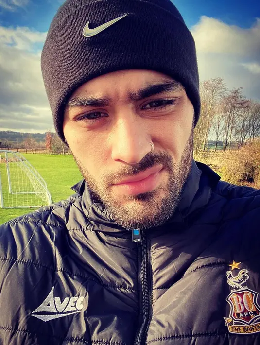 Gigi Hadid dan Zayn Malik kini tengah berbahagia. Pasalnya, buah hati yang telah dinantikannya telah lahir. Kabar bahagia ini pertamakali diketahui dari unggahan Zayn di akun media sosialnya. (Instagram/zayn)