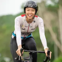 Kelly sangat menikmati waktunya ketika sedang mengikuti kejuaraan. Itu terlihat daat sedang bersepeda Kelly masih bisa berpose di depan kamera seperti tidak ada lelahnya ya. (Liputan6.com/kelly_tandiono)