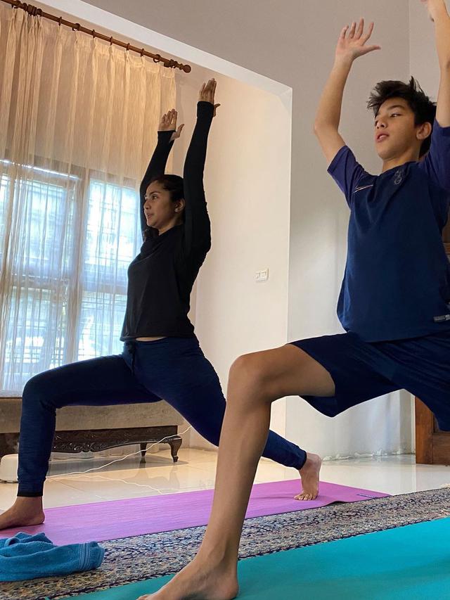 Kegiatan 10 Artis saat Habiskan Waktu "di Rumah Aja" Ini Bisa Ditiru