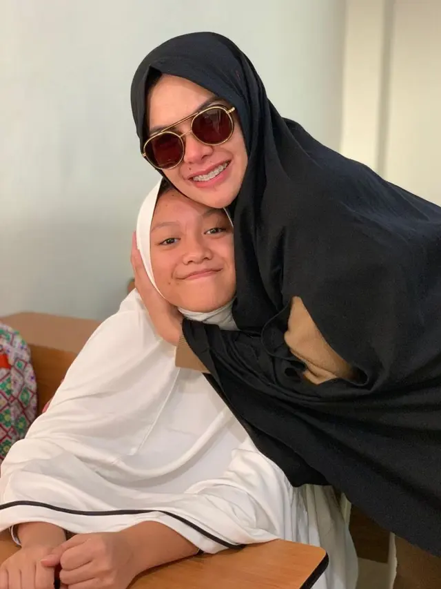 Anak Artis yang Belajar Di Pesantren (sumber: instagram/@nikitamirzanimawardi_17)