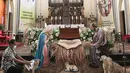 Dekorasi Natal terlihat di Gereja Katedral, Jakarta, Senin (20/12/2021). Sejumlah persiapan dan pemasangan dekorasi mulai dilakukan pihak Gereja Katedral untuk menyambut misa dan perayaan Natal. (Liputan6.com/Faizal Fanani)