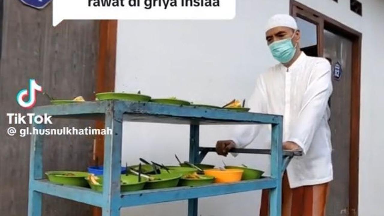 Setelah siap, makanan ini ditaruh di kereta dorong oleh seorang pria sebelum nantinya dibagikan untuk para lansia.