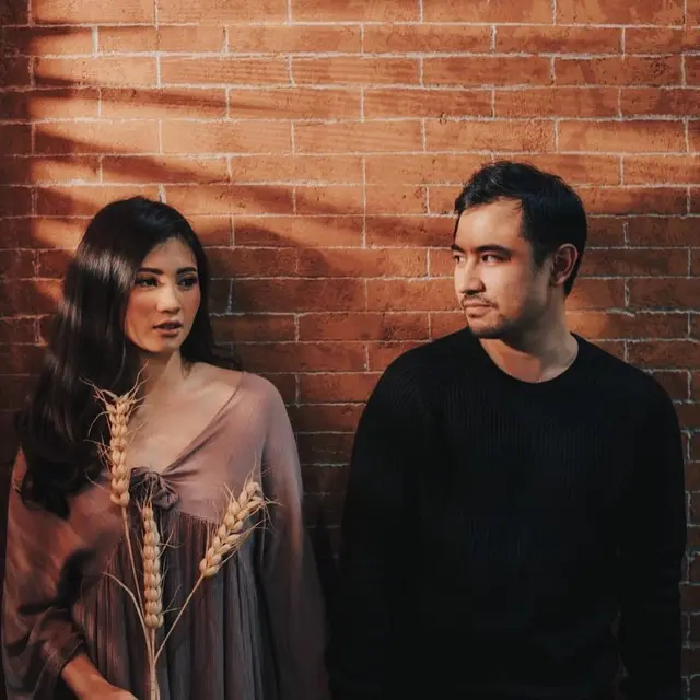 3 Tahun Bersama, Ini 6 Potret Mantan Artis Cilik Ade Surya Akbar dan Istri