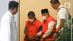 Usai menjalani pemeriksaan, Abdul Gani keluar dari sebuah ruangan di Kantor KPK. (Liputan6.com/Herman Zakharia)