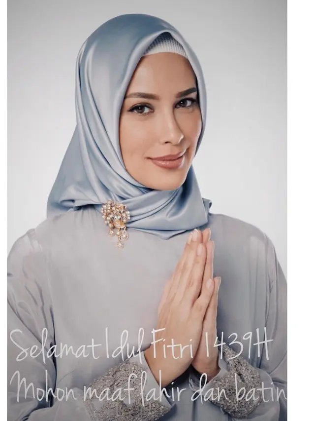 6 Potret Cantik Sophia Latjuba saat Pakai Hijab Ini Bikin Pangling