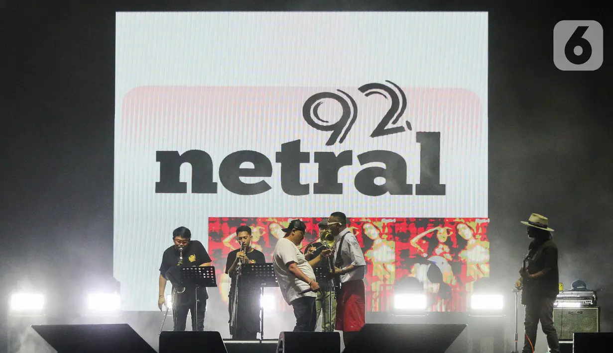 Kehadiran Bimo yang sudah lama hengkang tampil bareng lagi dengan Bagus dan Coki membuat penampilan Netral semakin menarik. (Liputan6.com/Herman Zakharia)