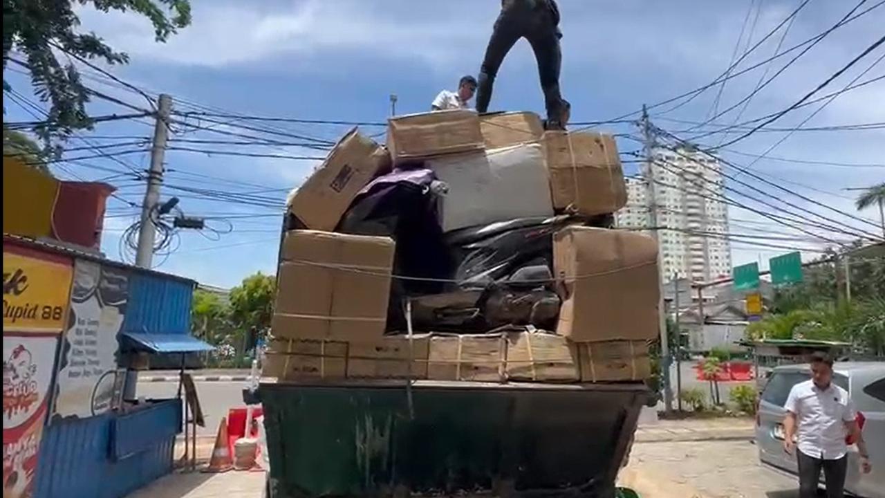 Kirim Motor Curian ke Bengkulu dengan Modus Tumpukan Buku, Sopir Truk Diciduk Polisi