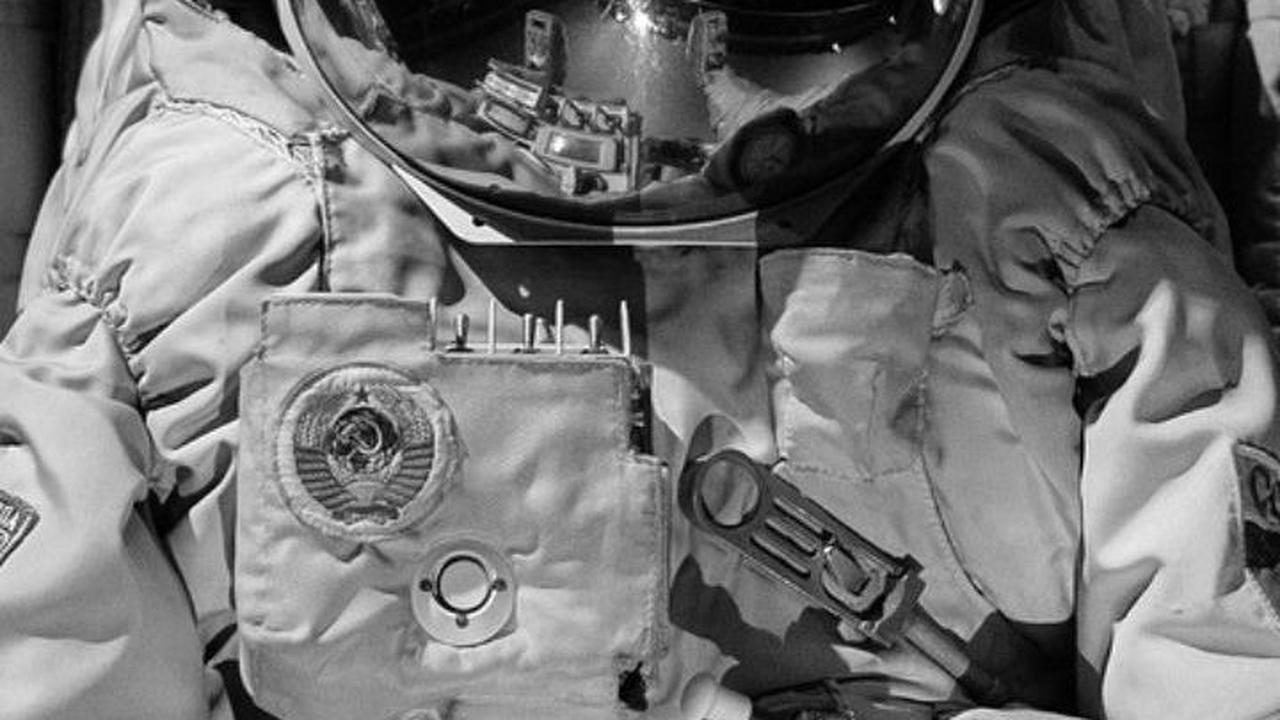 Ini Foto Aksi Nekat Astronot NASA Berjalan di Luar Angkasa tanpa Tali, Buat Orang di Bumi Ikut Deg-degan