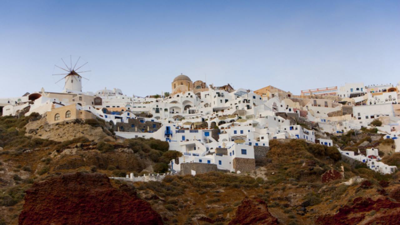 Santorini, Si Cantik yang Lahir dari Letusan Gunung Berapi