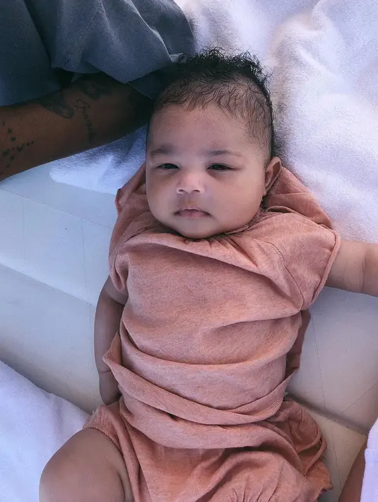 Namun kini Kendall Jenner merasakan cinta yang lebih dari Kylie Jenner usai Stormi lahir. (instagram/kyliejenner)