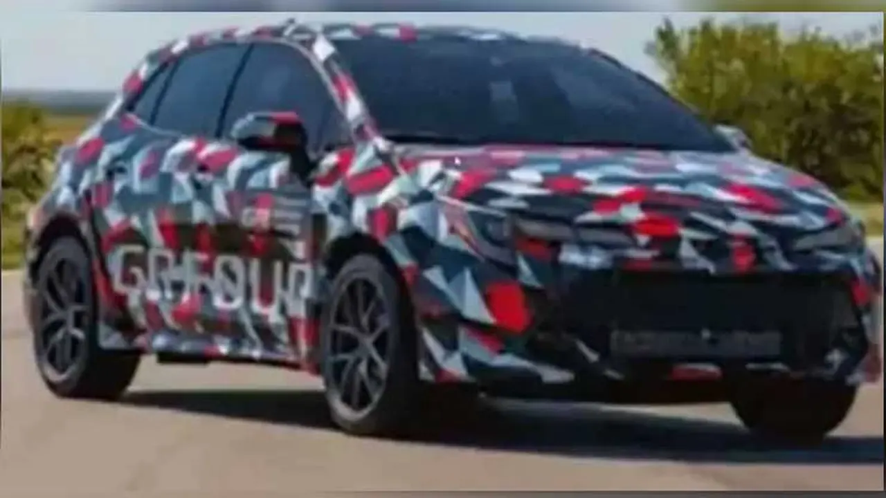 GR Corolla terlihat sedang dipersiapkan oleh Toyota untuk diluncurkan dalam waktu dekat (Carscoops)