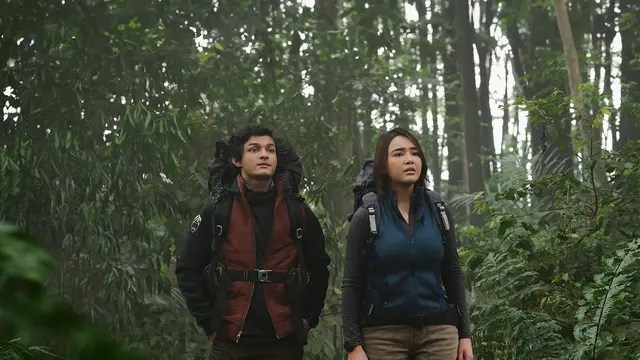 Fahad Haydra dan Amanda Manopo dalam film Dusun Mayit. (Foto: Dok. Hitmaker Studios)
