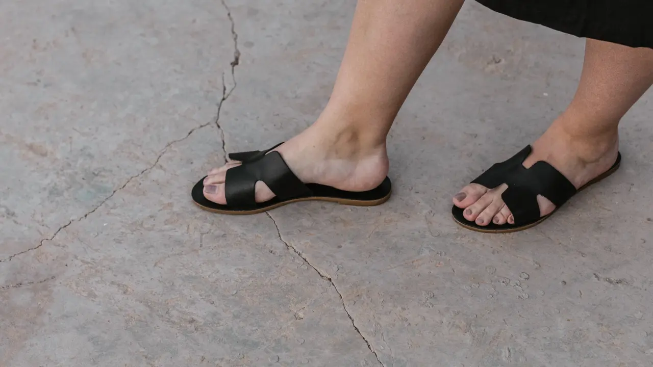 ilustrasi sandal