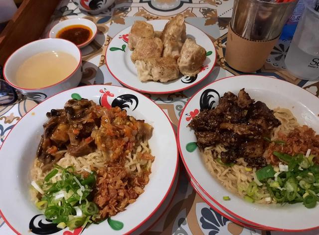 5. SEDJUK BAKMI & KOPI POS BLOC