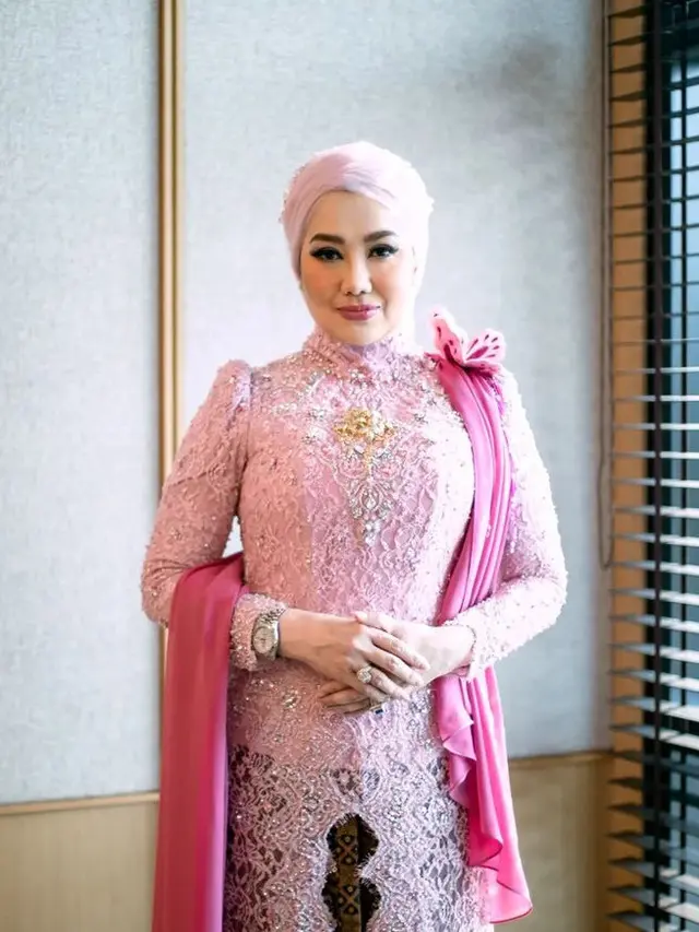 Reza Artamevia di acara siraman.Aaliyah Massaid