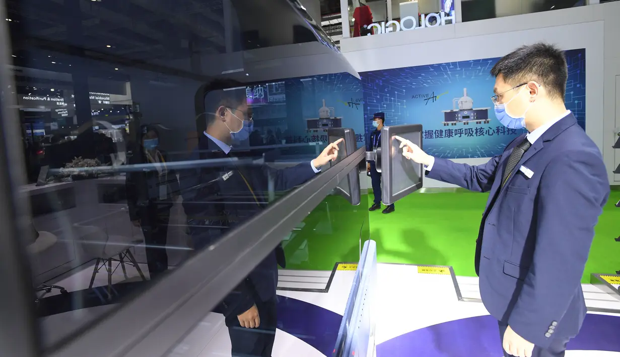 Foto pada 6 November 2020menunjukkan alat tes nukleat Panther generasi terbaru dari HOLOGIC di area ekshibisi Peralatan Medis dan Produk Kesehatan dalam gelaran Pameran Impor Internasional China (China International Import Expo/CIIE) ketiga di Shanghai. (Xinhua/Li Renzi)