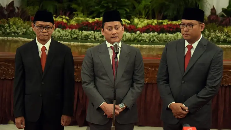 Wakil Menteri Keuangan Thomas A.M. Djiwandono Memberikan Keterangan Pers didampingi Yuliot sebagai Wakil Menteri Investasi dan Sudaryono sebagai Wakil Menteri Pertanian di Istana Negara, Jakarta, Kamis (18/07/2024). (Dok setkab.go.id)