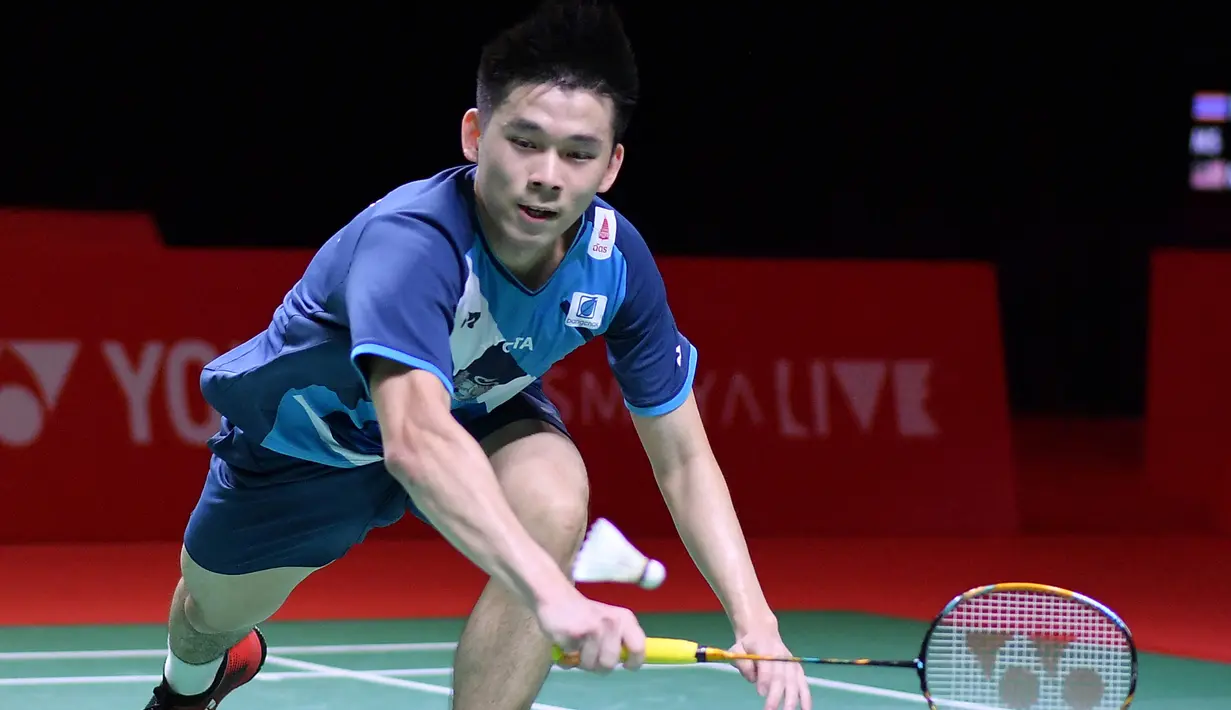 Di awal game pertama skor sempat imbang di angka 9-9. Di interval, Jonatan Christie tertinggal tipis 10-11. Usai itu Kunlavut mampu mencapai game point 20-15. Jojo pun mengejar hingga terjadi deuce 20-20. Dua angka kemudian diraih Kunlavut Vitidsarn untuk menang 22-20. (AFP/PBSI)