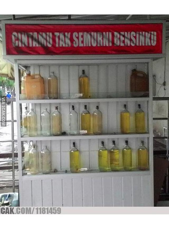 6 Spanduk Jual Bensin Ini Unik Banget, Bikin Ngakak