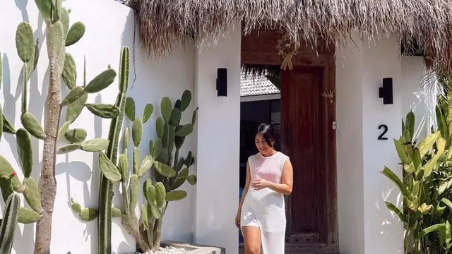 8 Potret Gaya Gya Sadiqah Istri Tarra Budiman Liburan di Bali, Baby Bump Mulai Terlihat