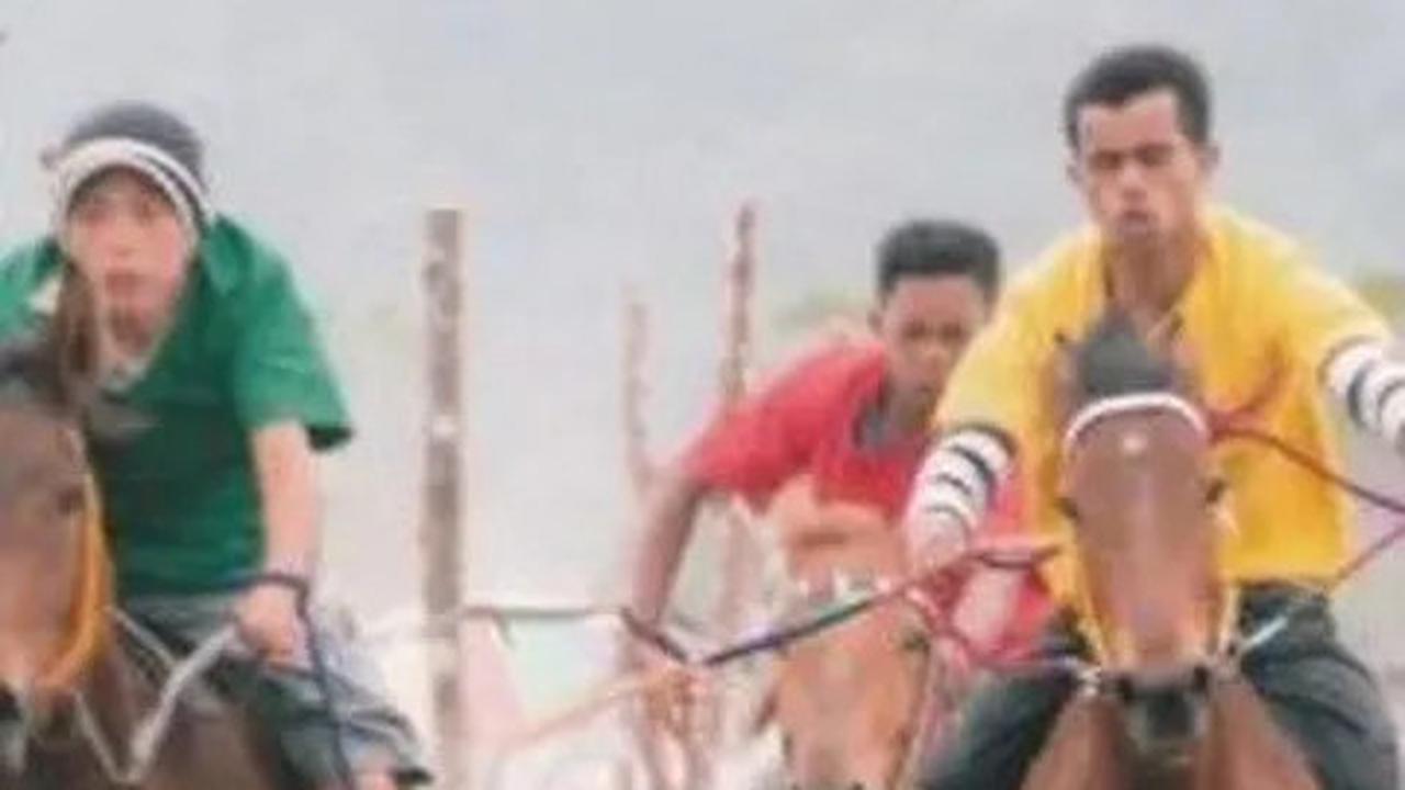 Balapan Kuda dan Sampan Layar Sambut HUT RI