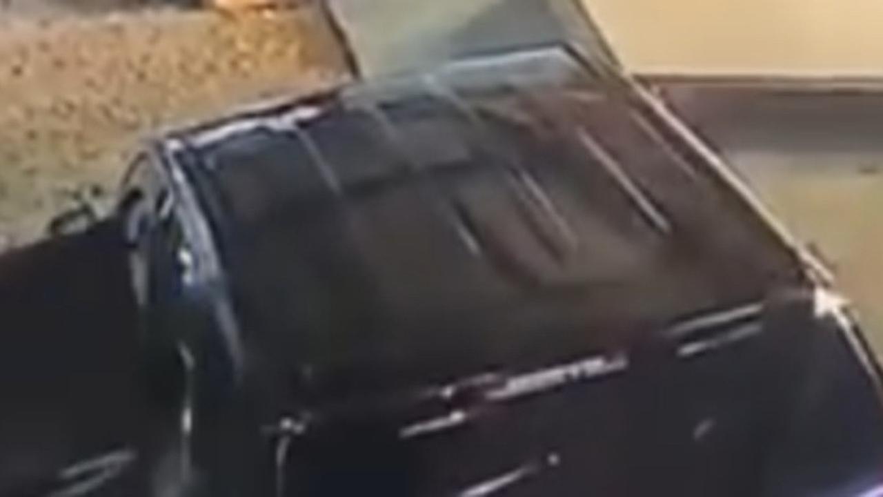 Tamu curi tiga televisi dari tiga kamar hotel di Bandung. (tangkapan layar video media sosial).