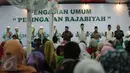 Suasana pengajian umum peringatan Rajabiyah, Jakarta, Minggu (2/4). Pengajian ini juga mendeklarasikan dukungan kepada pasangan Cagub-Cawagub DKI Jakarta no urut dua. (Liputan6.com/Faizal Fanani)