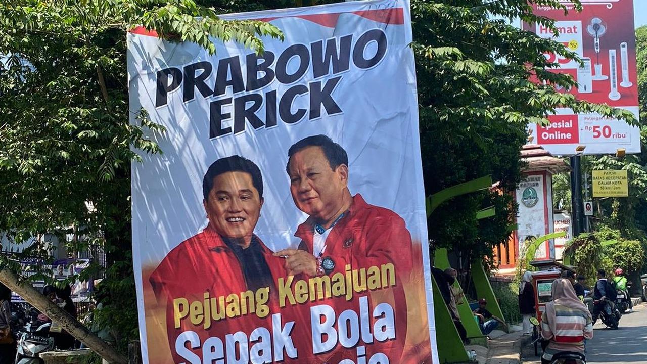 Menariknya, pantauan merdeka.com, di Depok tak ada baliho bergambar Prabowo bersama Jokowi. Terdapat gambar Prabowo di sejumlah titik<br>