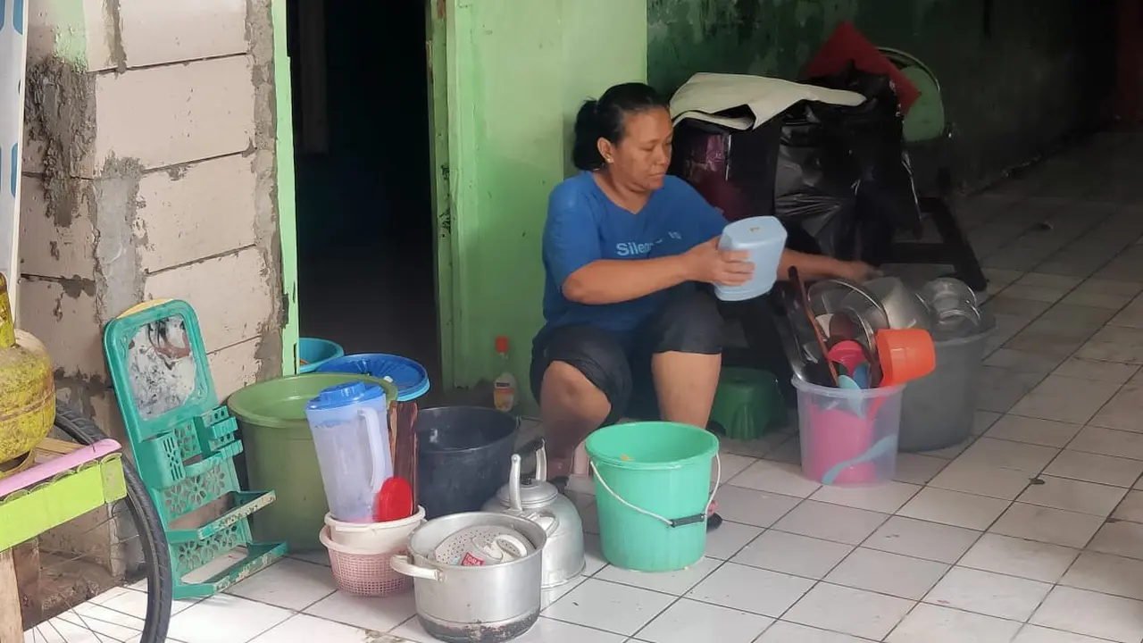 Banjir di Rusun Bidara Cina Mulai Surut