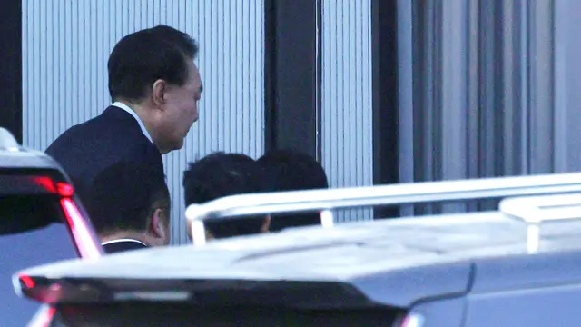 Dengan Kawalan Ketat, Presiden Yoon Suk Yeol Dibawa ke Kantor KPK Korea Selatan