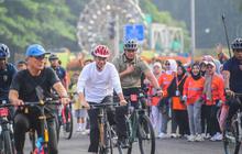 Aktivitas Minggu Pagi, Jokowi Bersepeda di Kawasan CFD Sudirman-Thamrin