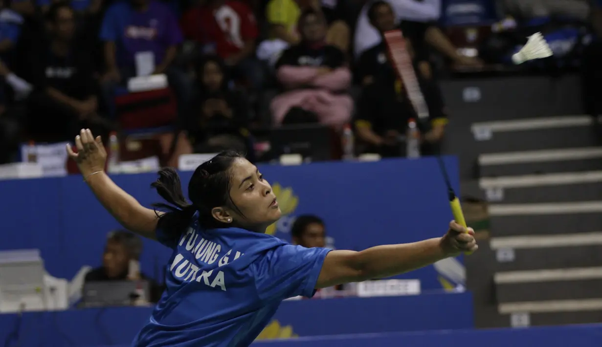 Pebulutangkis Mutiara Cardinal, Gregoria Mariska, saat berlaga pada Kejurnas PBSI 2018 di Britama Arena, Jakarta, Jumat (21/12). Laga final akan mempertemukan Jaya Raya Jakarta melawan Mutiara Cardinal Bandung. (Bola.com/M Iqbal Ichsan)