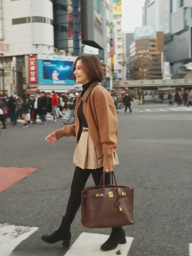 Gaya Prilly Latuconsina Liburan Akhir Tahun ke Jepang, Tas “Belanja” Hermès Rp329 Juta-an Jadi Sorotan