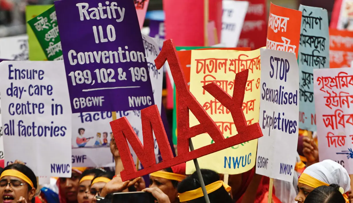 Para aktivis dan pekerja ikut serta dalam demonstrasi Hari Buruh Internasional 2025 di Dhaka, Bangladesh pada Kamis 1 Mei 2025. (Syed Mahamudur RAHMAN/AFP)