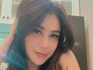 Pesona Bebizie Fatlanay semakin menjadi-jadi. Banyak penggemar dan warganet mengikuti kegiatan pedangdut itu di Instagram. (FOTO: instagram.com/bebizie/)