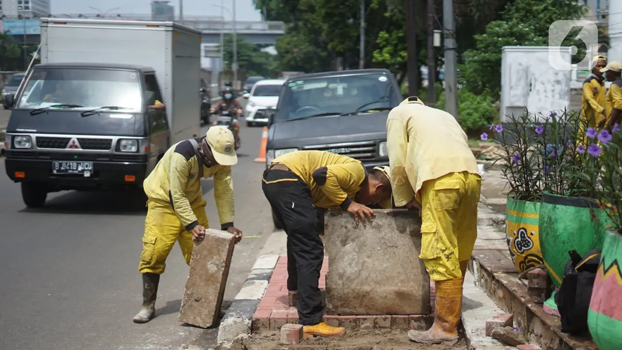 Hadapi Musim Hujan, Saluran Drainase Jalan TB Simatupang Diperlebar