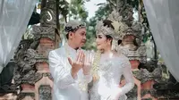 7 Potret Pernikahan Ryan Mantan Zaskia Gotik, Busana Didominasi Warna Putih