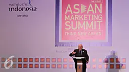 Pakar marketing kelas dunia Philip Kotler menyampaikan pemaparan saat hadir dalam acara The First ASEAN Marketing Summit 2015 di Jakarta, Jumat (9/10/2015). Acara ini bertemakan Think New ASEAN (Liputan6.com/Immanuel Antonius)