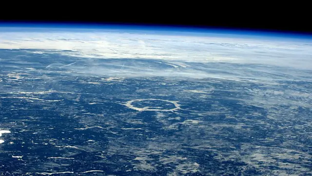 NASA via Daily Mail (5) kawah asteroid di Manicouagan, Kanada