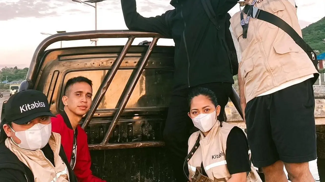 6 Potret Rachel Vennya Berikan Bantuan Korban Banjir NTT, Tuai Pujian