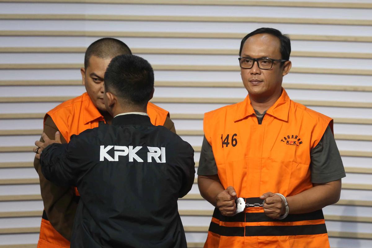 FOTO: Operasi Tangkap Tangan Seret Bupati Lampung Tengah ke Status Tersangka