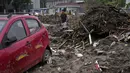 Jumlah korban dan kerusakan masih berlaku hingga Selasa, kata Xia, seraya menambahkan bahwa upaya penyelamatan masih dilakukan. (AP Photo/Andy Wong)
